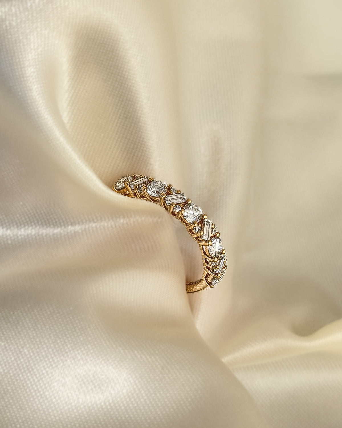 Ring Julie 0,90 crt. geelgoud