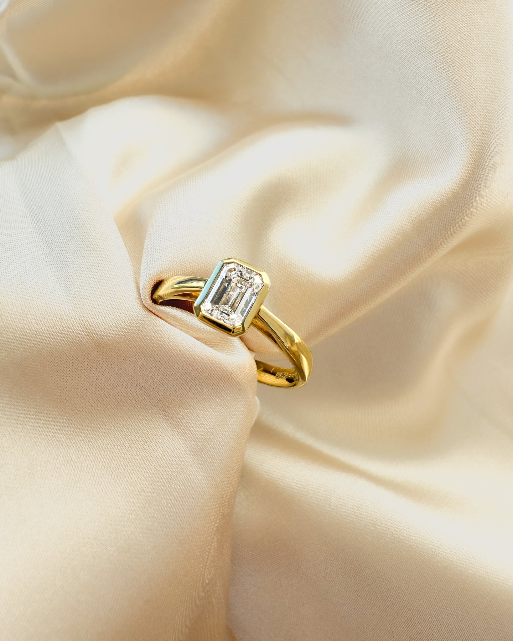 Ring Lara 0,75 crt. geelgoud