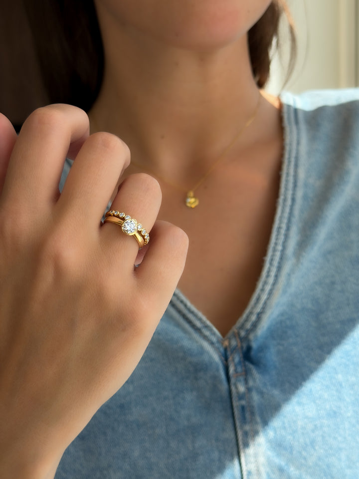 Ring Lily 0,75 crt. geelgoud