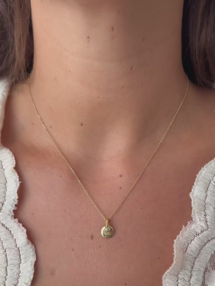 Collier met graveerplaatje + witte diamant hanger 0,05 crt. geelgoud